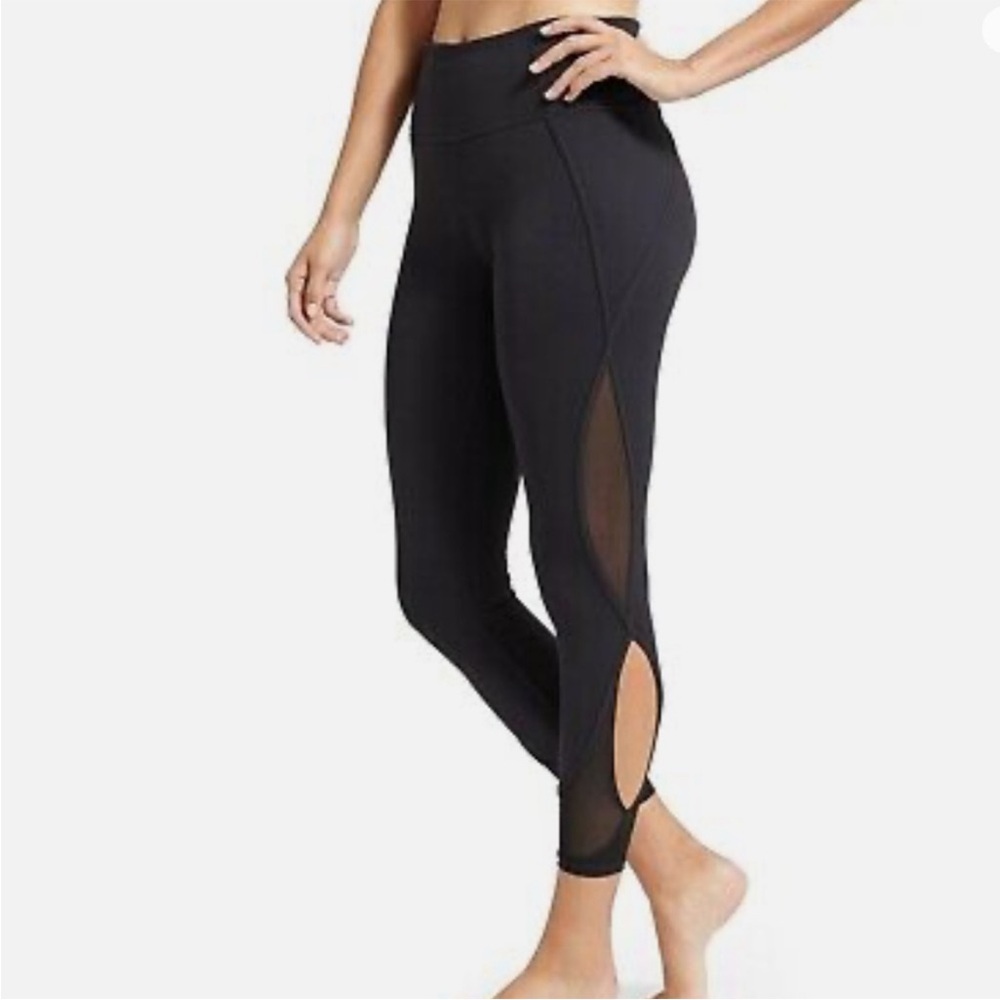 Athleta Mesh Cutout Salutation
Leggings Black